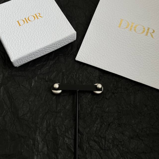 Dior 迪奥 中古 耳钉 精选原版一致 黄铜材质 甜美气质高雅。