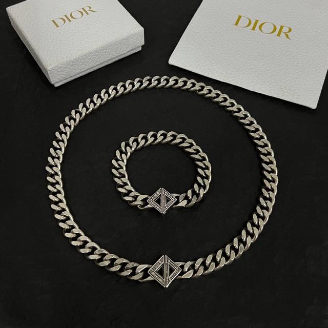 Dior 迪奥 中古 手链 专柜一致上新 精选原版一致 黄铜材质 甜美气质高雅。