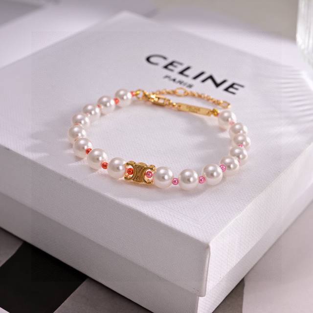 项链 手链 Celine 新款耳环 Clous新品 简单时尚耳环专柜一致黄铜材质电镀18K金 火爆款出货 设计独特 前卫 美女必备款！