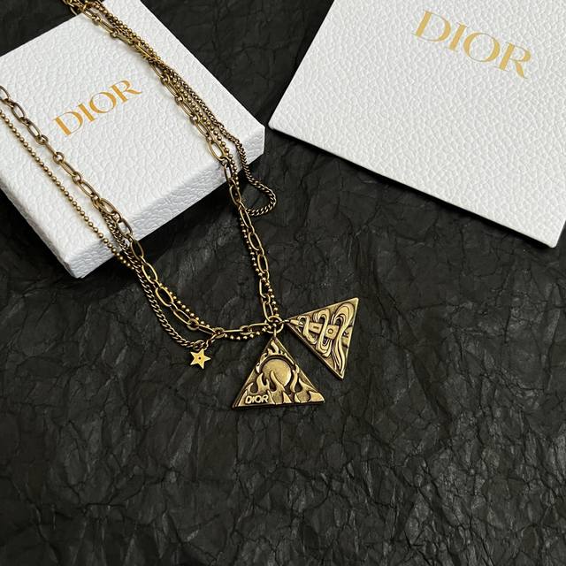 Dior 迪奥 中古 项链 专柜一致上新 精选原版一致 黄铜材质 甜美气质高雅。 长度：60厘米