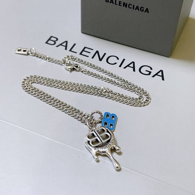 原单货新品 巴黎世家项链 Balenciaga 新款项链专柜一致 细节做工精细 每个细节流程到位 设计工艺精细 火爆款出货 设计独特 复古风格 巴黎世家项链