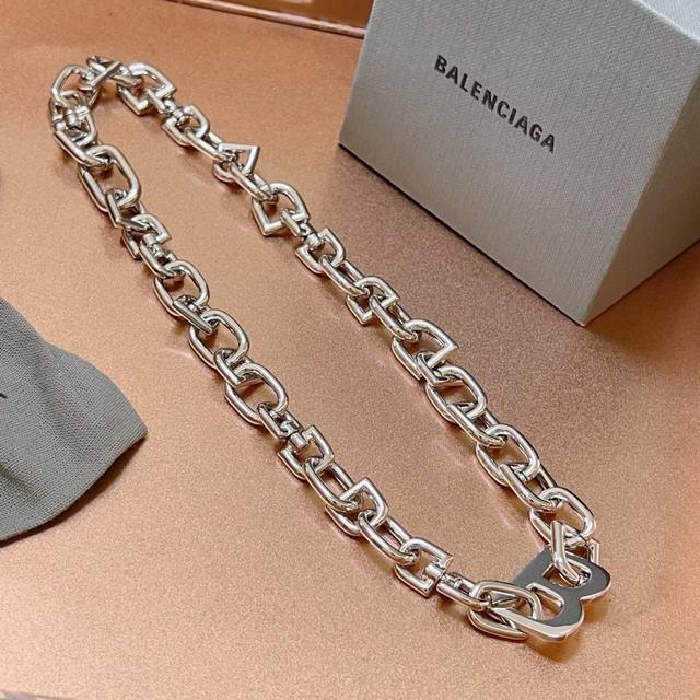 原单货新品 巴黎世家项链 Balenciaga 新款项链专柜一致 细节做工精细 原版Logo 每个细节流程到位 设计工艺精细 火爆款出货 设计独特 复古风格 巴