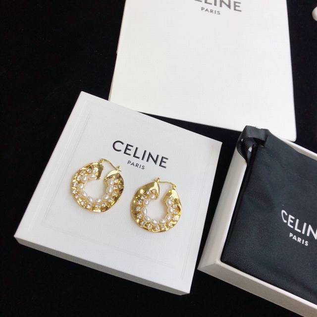 Celine 新款耳钉与众不同的设计 个性十足 颠覆你对传统耳环的印象 使其魅力爆灯