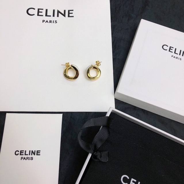 Celine 新款耳钉 耳与众不同的设计 个性十足 颠覆你对传统耳环的印象 使其魅力爆灯