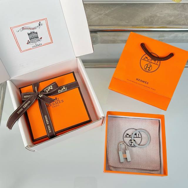 新品现货 七色现货 爱马仕 HermèS Cadenas Quizz Rainbow Key Ring 钥匙圈 金属锁头漆面金属钥匙圈，镀钯金属配件 H字母钥匙