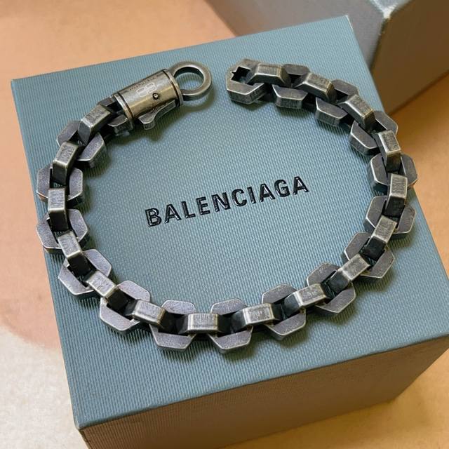 原单货新品 巴黎世家手链Balenciaga手链专柜一致巴黎世家手链 男士火爆款出货 设计独特 前卫 男士必备！复古做旧设计 任带不氧化不退色