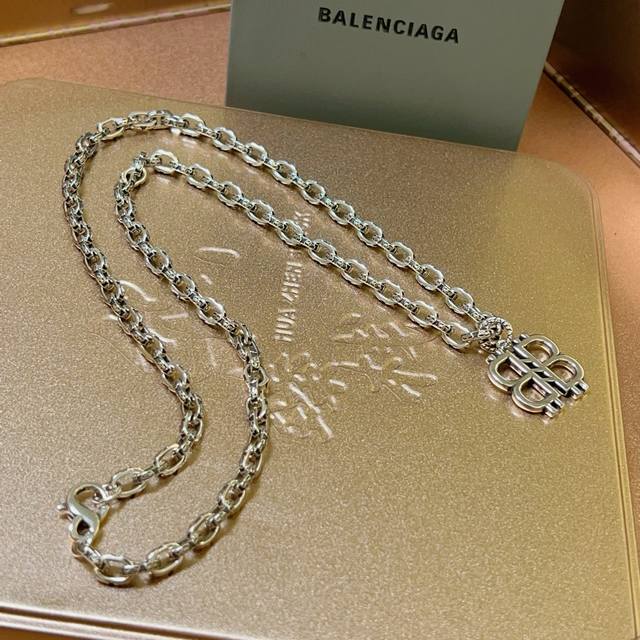 原单货新品 巴黎世家项链 Balenciaga 新款项链专柜一致 细节做工精细 每个细节流程到位 设计工艺精细 火爆款出货 设计独特 复古风格 巴黎世家项链