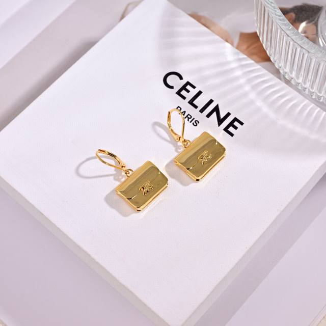 Celine 新款凯璇门耳钉与众不同的设计 个性十足 颠覆你对传统耳环的印象 使其魅力爆灯