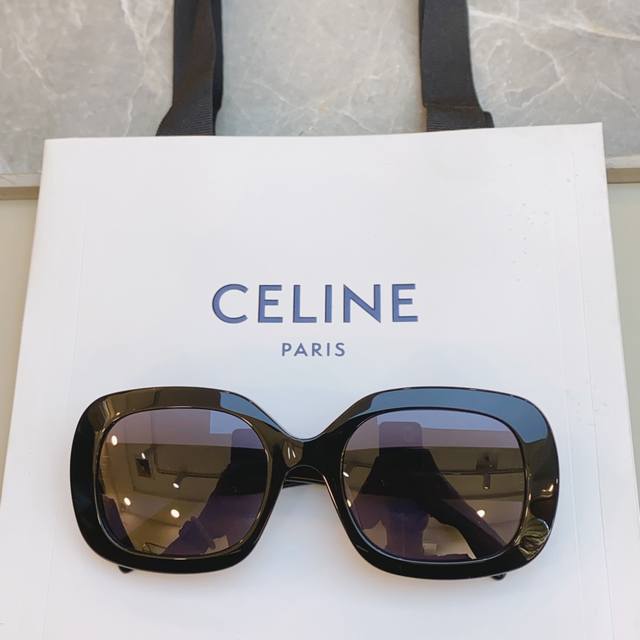 Celin* 赛*琳新款太阳镜， Model:Cl40262U ，Size: 53口21-135