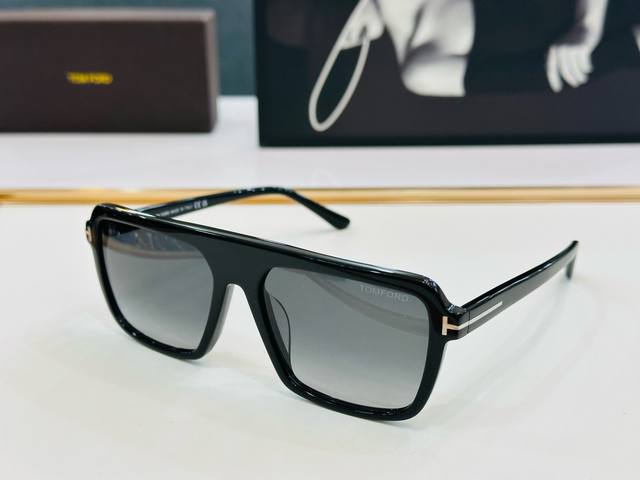 款 Tom Ford汤姆家 Model:Ft1176 Size：56口15-145 时尚潮流 C太阳镜