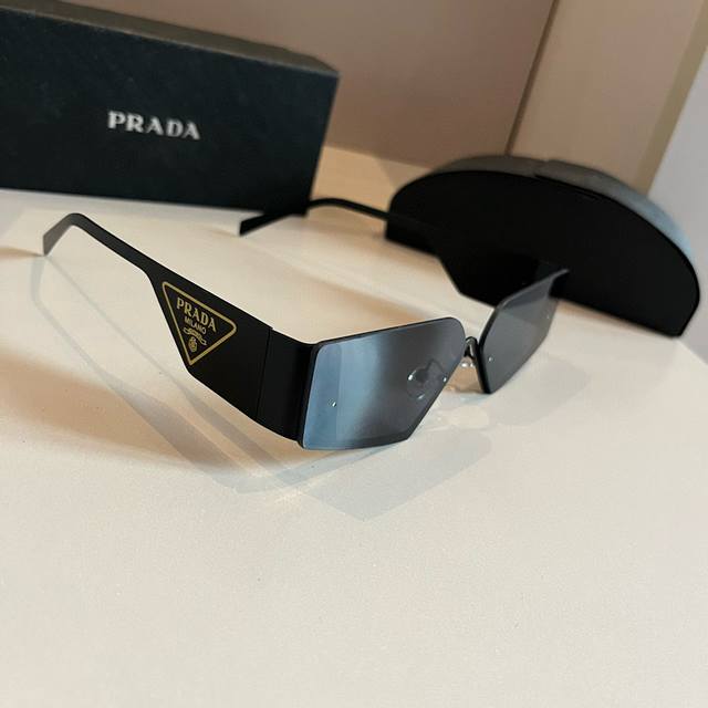 Prada 太阳镜 普拉达销量冠军款 9825今年最火爆的款式