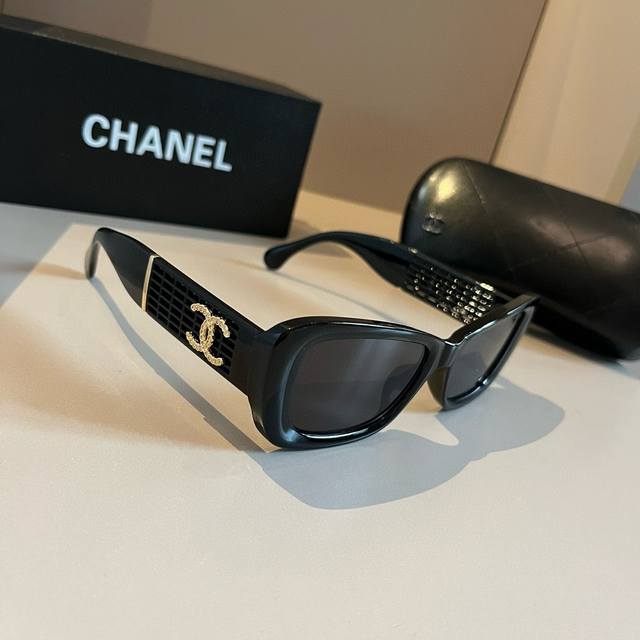 Chanel中古金色Logo墨镜 Vintage Chanel香奈儿中古墨镜金色双Clogo太阳眼镜 香家中古墨镜的经典款。