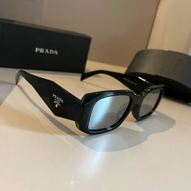 Prada 太阳镜 普拉达销量冠军款 Spr17Wf 今年最火爆的款式