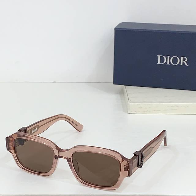 Dioroblique S1I 此款采用金属覆层金属精心制作的经典 Dior Oblique 徽标。镜面效果镜片饰以像素化 Oblique 印花图案 Size：