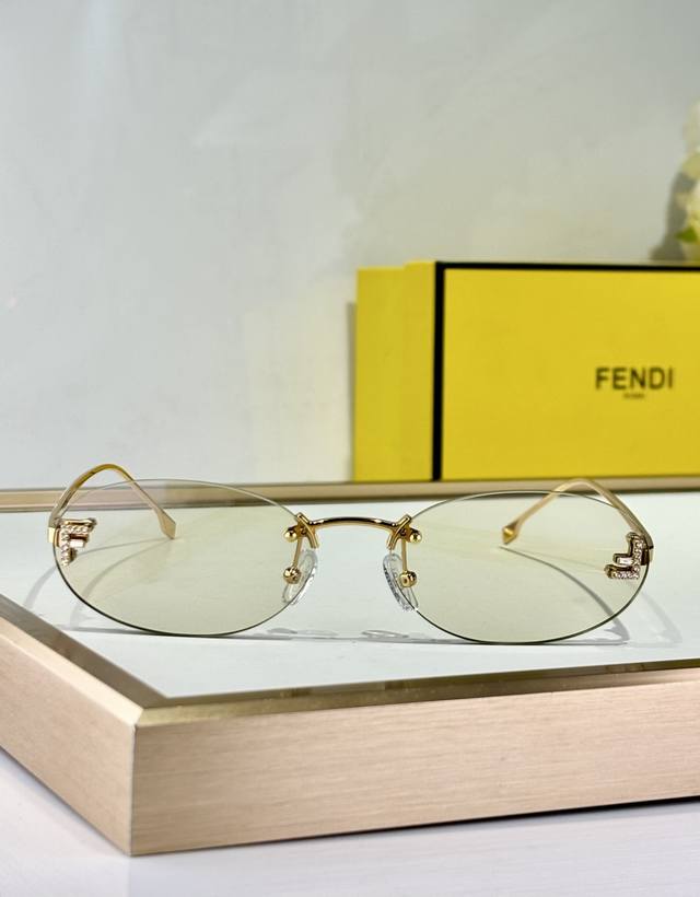 Fendi*Mod：Fe4075Us 里外双F，Obe定制。 所有细节跟足，真正1V1。 全网唯一一家对版 快冲 官网更新啦