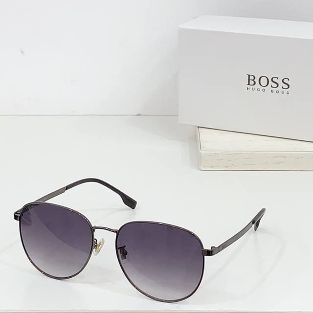 老板Boss 官网原版一比一 型号：Bo1536 F，Size:57-16-140超轻无敌百搭款上脸修饰脸型，一直以风格为灵感展开设计，让你即刻拥有顶级奢华感