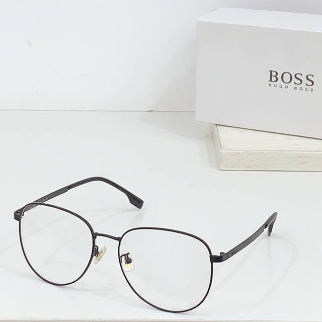 老板Boss 官网原版一比一 型号：Bo1536 F，Size:57-16-140超轻无敌百搭款上脸修饰脸型，一直以风格为灵感展开设计，让你即刻拥有顶级奢华感