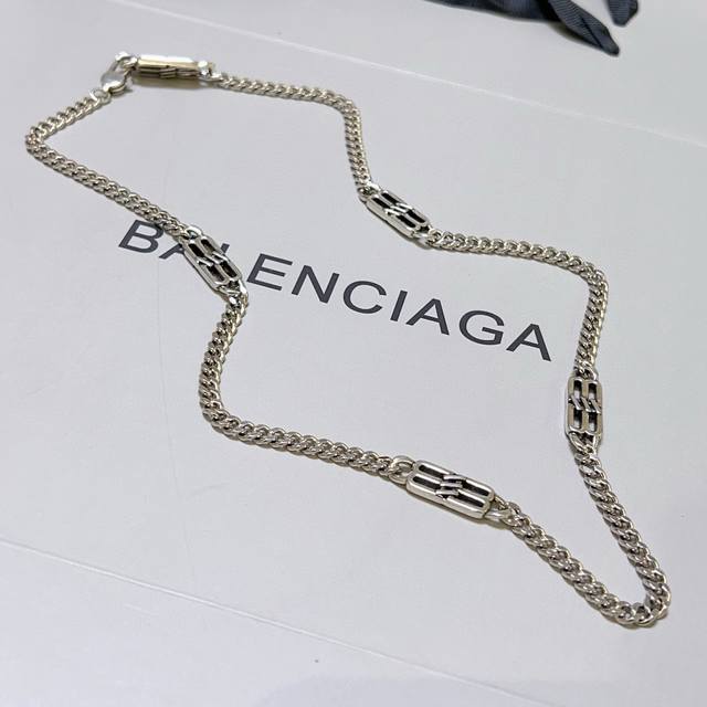 原单货新品 巴黎世家项链 Balenciaga 新款项链专柜一致 细节做工精细 每个细节流程到位 设计工艺精细 火爆款出货 设计独特 复古风格 巴黎世家项链