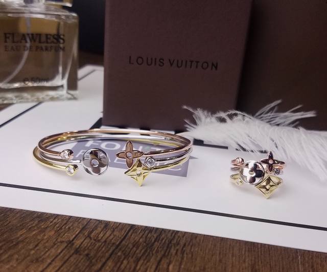 手镯 戒指 Louis Vuitton 路易威登Idylle Blossom系列手镯戒指套装Lv专柜三件套～3支精致的花朵既可共同盛开，亦可孤芳自赏高端亚金电镀