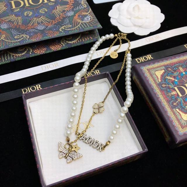 Dior 项链 ！蜂蜜链条双层项链 一比一材质 精工之作 Zp黄铜材质 相当的个性时尚 超级百搭 整体设计非常有层次