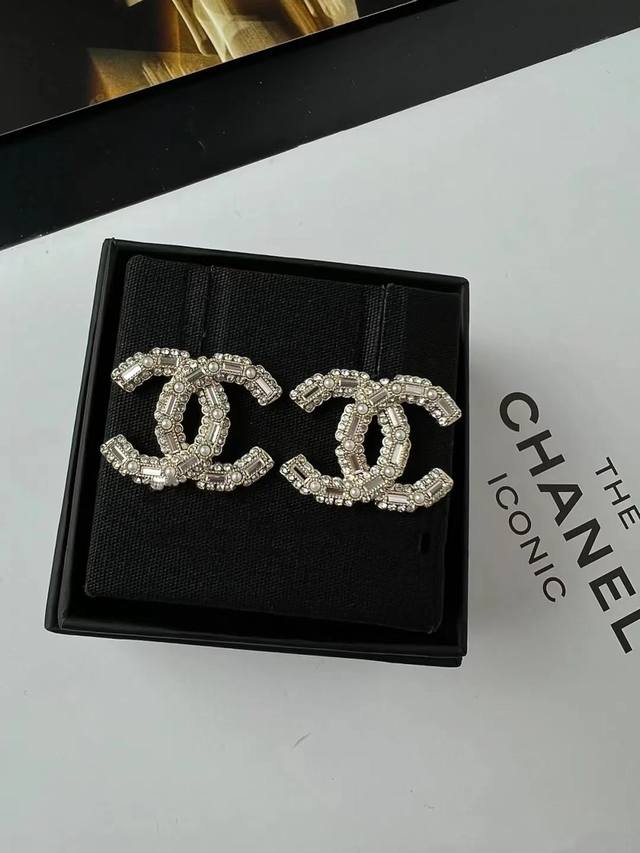 Chanel100周年双C方钻耳钉 日常百搭 经典小香元素 女人味十足 让人爱不释手的一款