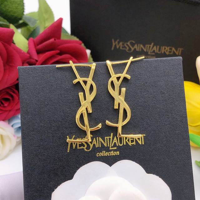 编号Yed0058金色 编号Yed0059银色 Ysl*最新款光面耳钉一致Zp黄铜材质