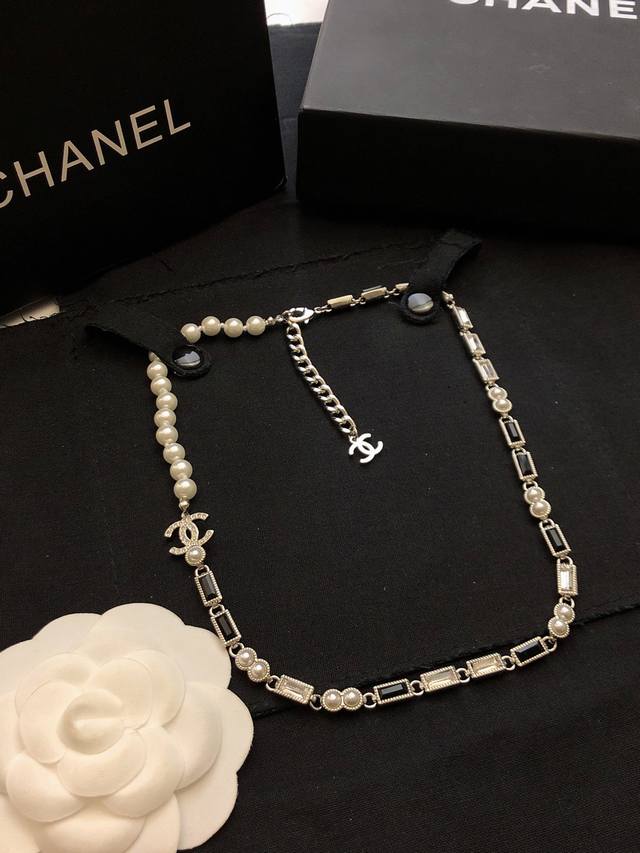 Chanel 香奈儿项链Choker Jewelry 顶级Cc黑白方钻珍珠项 香23K拼色双C珍珠Choker无法拒绝的魔力！经典百搭！每期必入！千万别看它简单