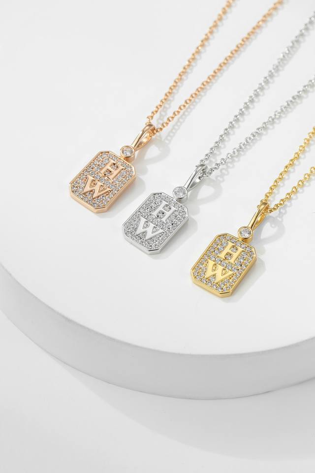 批发价 Harry Winston 香水瓶项链大号 Harry Winston 海瑞温斯顿香水瓶项链，Hwlogo项链，正面浮雕工艺Hw 密镶满钻。整体也不是那