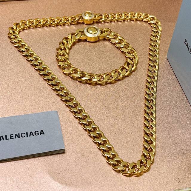 批项链 。手链 原单货新品 巴黎世家套装项链手链Balenciaga 新款手链项链专柜一致 细节做工精细 每个细节流程到位 设计工艺精细 火爆款出货 设计独特