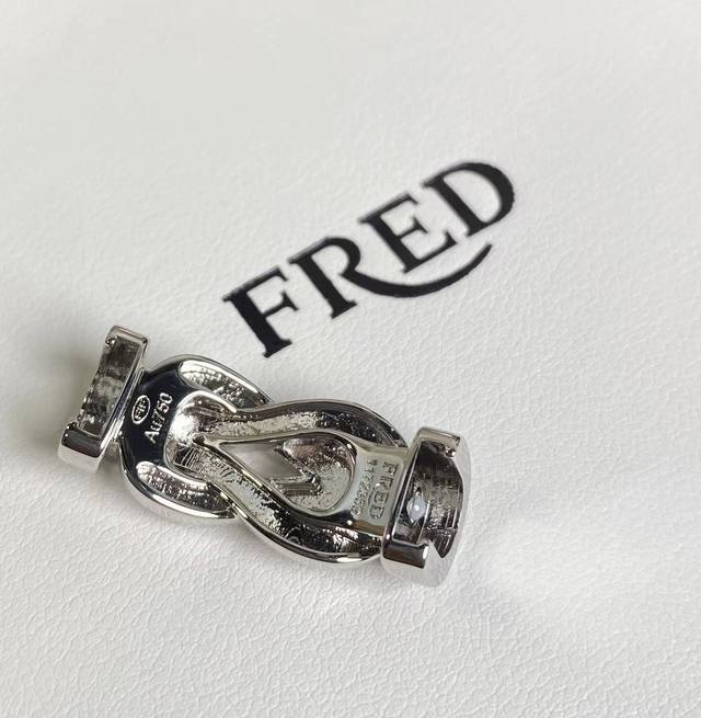 新款 Fred-人手必备红绳手链 带钻双8大号扣头扣红绳手链，过年搭配新宠~ 本命年身上就是要带点红，红红火火 情侣手绳必须推荐~ 闺蜜款也是很不错的选择 旺旺