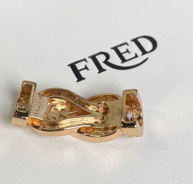 新款 Fred-人手必备红绳手链 满钻双8大号扣头扣红绳手链，过年搭配新宠~ 本命年身上就是要带点红，红红火火 情侣手绳必须推荐~ 闺蜜款也是很不错的选择 旺旺 - 点击图像关闭