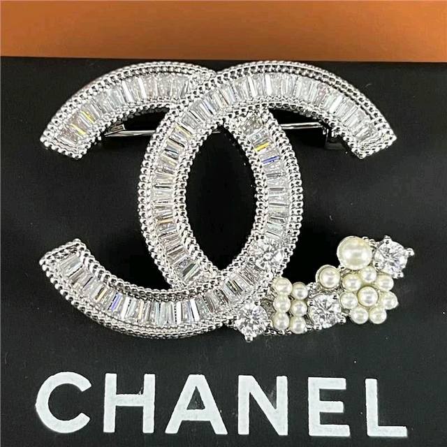 Chanel 银色满钻 珍珠Cc 梅花 胸针