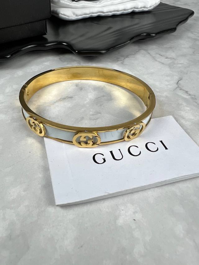 Gucci 手镯