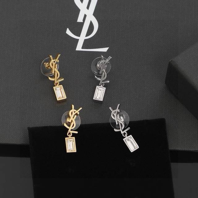 Ysl 圣罗兰 耳钉原装黄铜材质 Yves Saint Laurent 创立于1961年 优雅抽象大胆别致的设计风格使它成为奢华时尚界著名的品牌之一。引领精致、 - 点击图像关闭