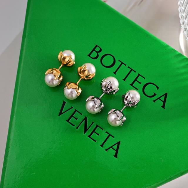 Bottega Venenta 新款Bv耳环 与众不同的设计 个性十足 颠覆你对传统耳环的印象 使其魅力爆灯