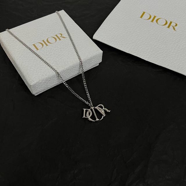 Dior 迪奥 中古 项链 专柜一致上新 精选原版一致 黄铜材质 甜美气质高雅。