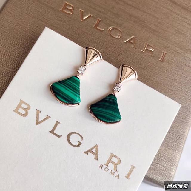 Bvlgari 宝格丽 年新品 Diva系列 孔雀石绿裙子耳钉 光面单钻 超美腻 人手必备单品 本年度最流行的孔雀石 精选德国进口S925纯银材质电镀厚金 玫瑰