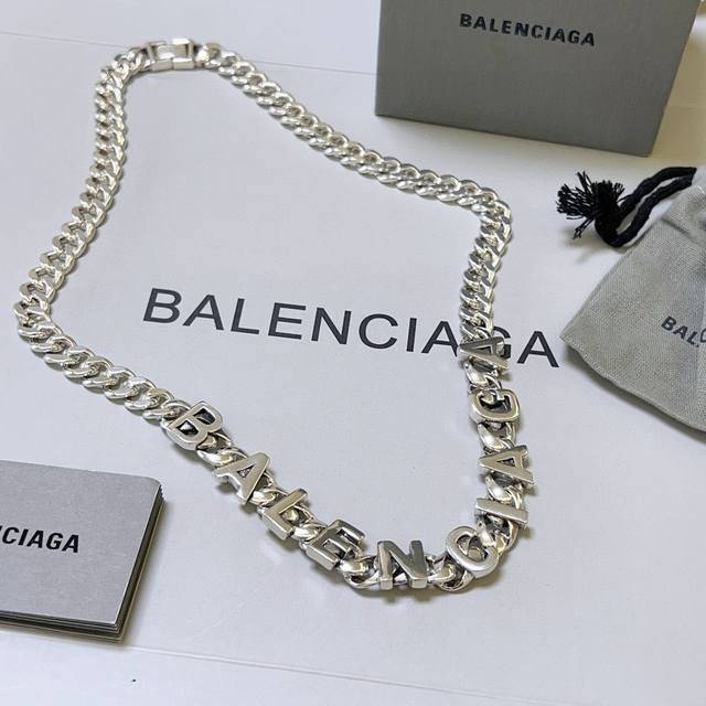 原单货新品 巴黎世家项链 Balenciaga 新款项链专柜一致 细节做工精细 每个细节流程到位 设计工艺精细 火爆款出货 设计独特 复古风格 巴黎世家项链