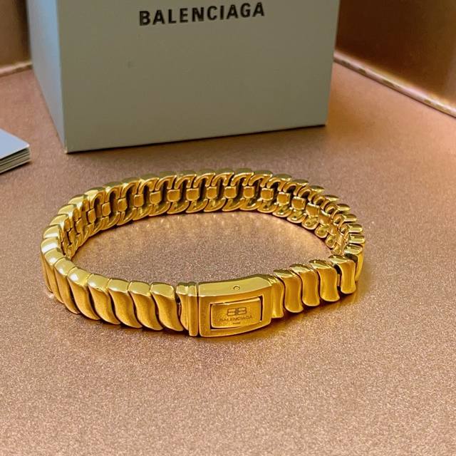 原单货新品 巴黎世家手链Balenciaga 新款手链专柜一致 细节做工精细 每个细节流程到位 设计工艺精细 火爆款出货 设计独特 西班牙风格 巴黎世家手链 任