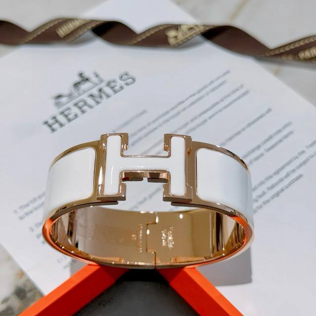 Hermes 爱马仕手镯 原版定制 20Mm宽版手环 珐琅工艺太考验师傅的手艺了 要确保色泽手工制作好 V金高端定制 女神 都爱爱马仕火爆手镯 超精赞 各路女神