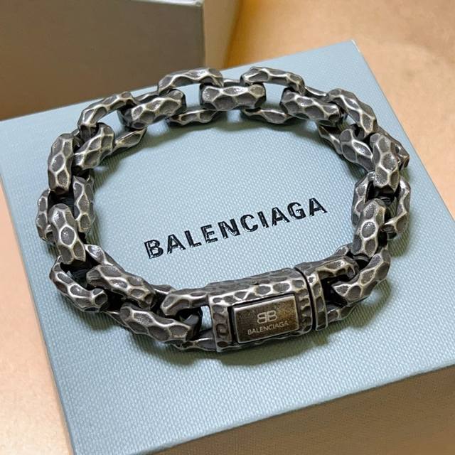 原单货新品 巴黎世家手链Balenciaga手链专柜一致巴黎世家手链 男士火爆款出货 设计独特 前卫 男士必备！复古做旧设计 任带不氧化不退色