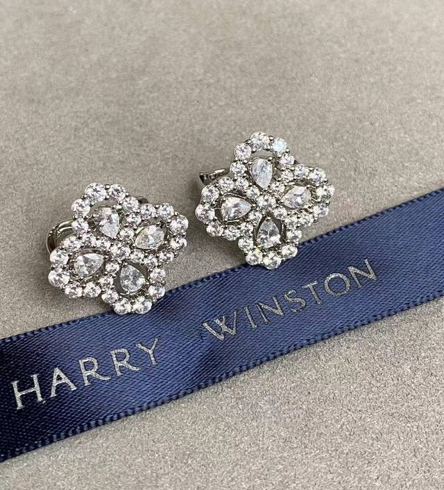 Harry Winston設計，漂亮百搭爆閃的一款。效果很漂亮吧，超级Bling Bling