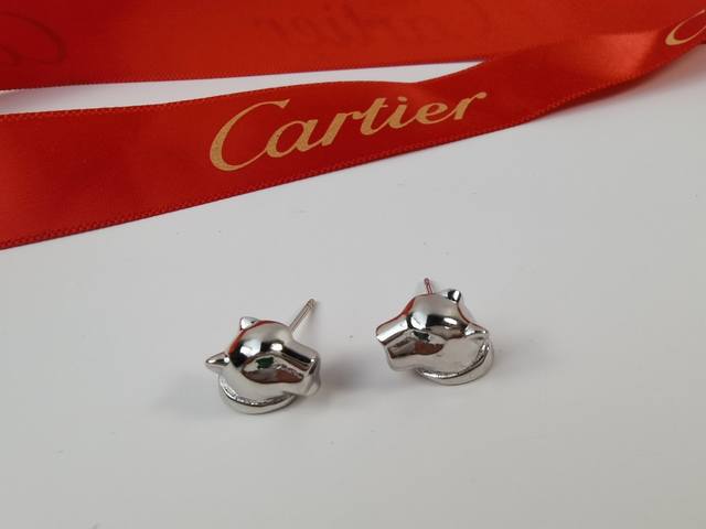 Cartier 卡地亚1:1豹子耳钉出货豹耳钉经典贵族范儿、奢华满钻抚媚豹子设计独家实拍 ！搭配祖母绿豹眼 使豹子神态更加动人霸气满钻豹身女神必备，三色可选，玫