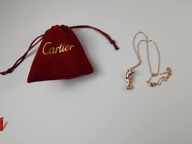 Cartier 卡地亚1:1豹子项链出货豹项链经典贵族范儿、奢华满钻抚媚豹子设计独家实拍 ！搭配祖母绿豹眼 使豹子神态更加动人霸气满钻豹身女神必备，三色可选，玫 - 点击图像关闭