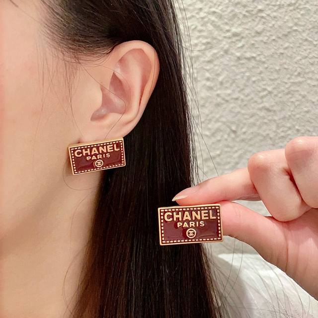 Chanel香奈儿 中古 耳钉小香家的款式真心无需多介绍每一款都超好看，精致大方，非常显气质.