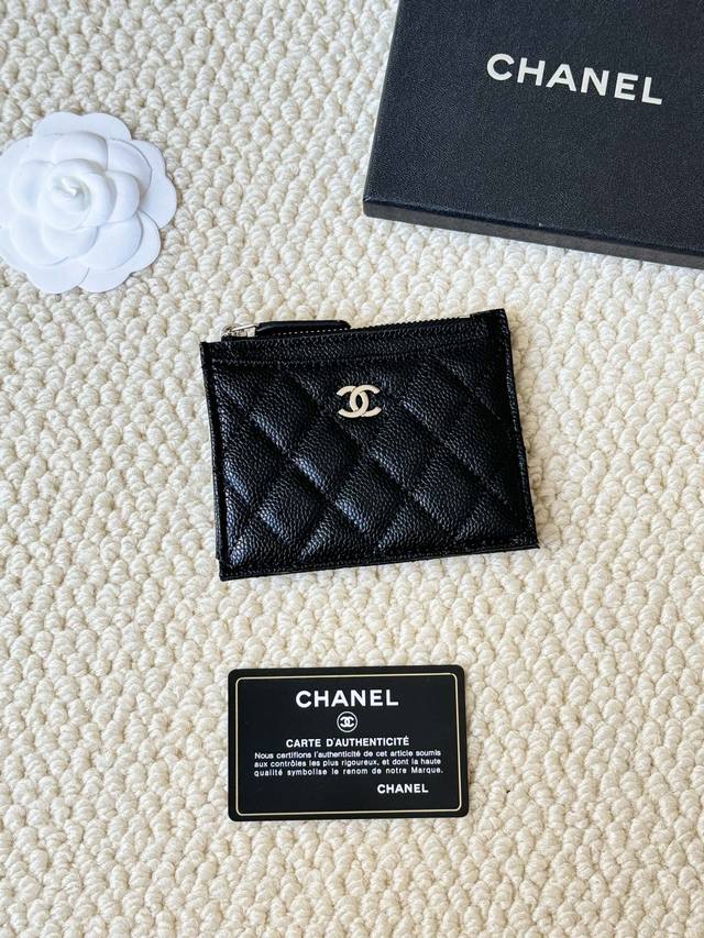 Chanel 香奈儿单拉卡包 可放四张卡 零钱 可手拿 可放包里 收纳方便 小巧Mini 迷你可爱小卡包，牛皮制作 款号A84105 尺寸:9X11.5Cm