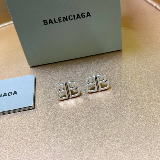 Balenciaga 巴黎世家耳钉 王炸系列 专柜同步 更新 简约造型耳环 经典造型搭配 设计感十足 搭配衣服绝绝子