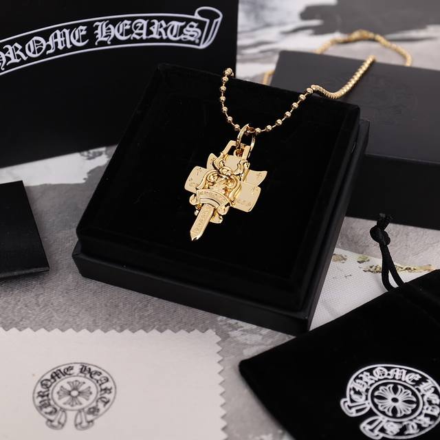 Chrome Hearts 雪梨同款十字架项链 无敌百搭的一款项链 上身超赞！！男女同款轻松驾驭 最正的十字架版本 925银镀22K金 多层真空电镀 镶嵌也非常