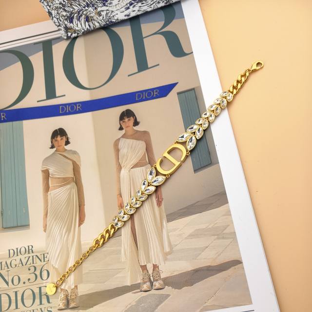 Dior 迪奥 手链 专柜新款上市 美得不要不要的 唯美 浪漫 人手必备款 火爆小红书 精选Zp一致材质 超 Nice - 点击图像关闭