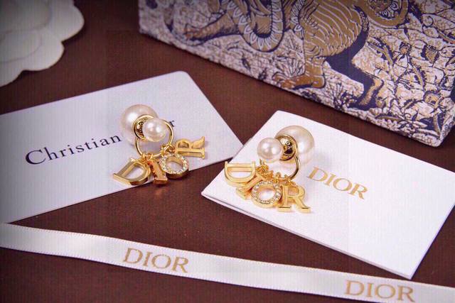 Dior 迪奥 新款 Dior耳钉耳环；一致专柜品质，黄酮材质+百搭时髦值得入手